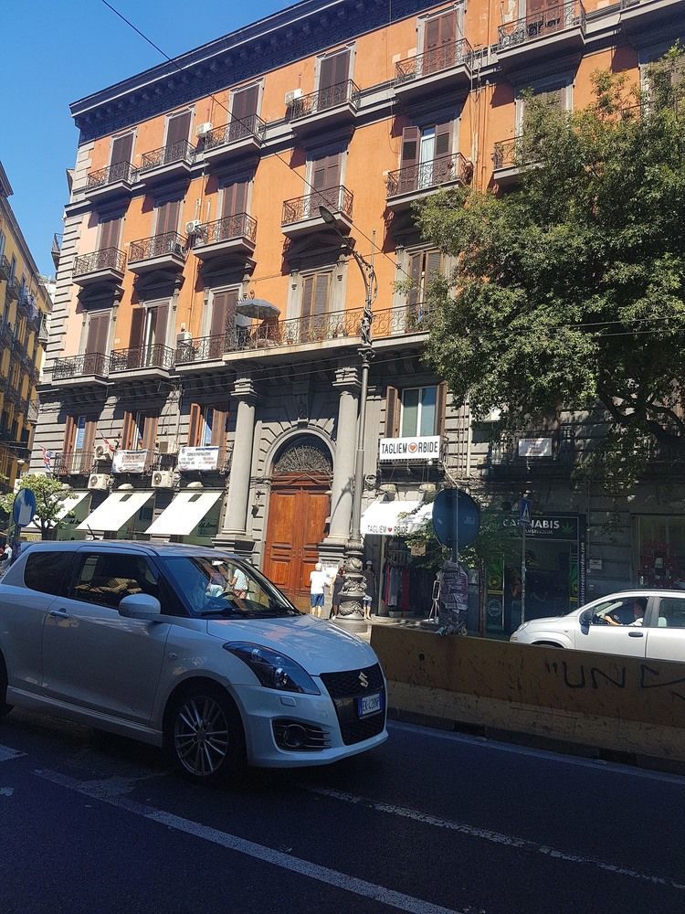 Couette-café 248 Naples